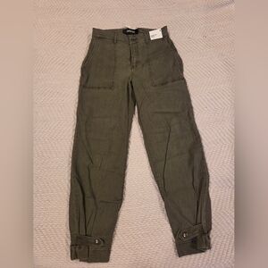 Express Women's Cargo Pants in Olive